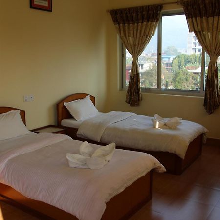 Hotel Milarepa Pvt Ltd Pokhara Zimmer foto